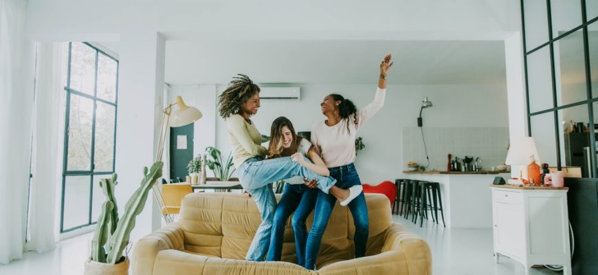 Diverse,Group,Of,Female,Friends,Enjoying,Party,And,Laughing,Together